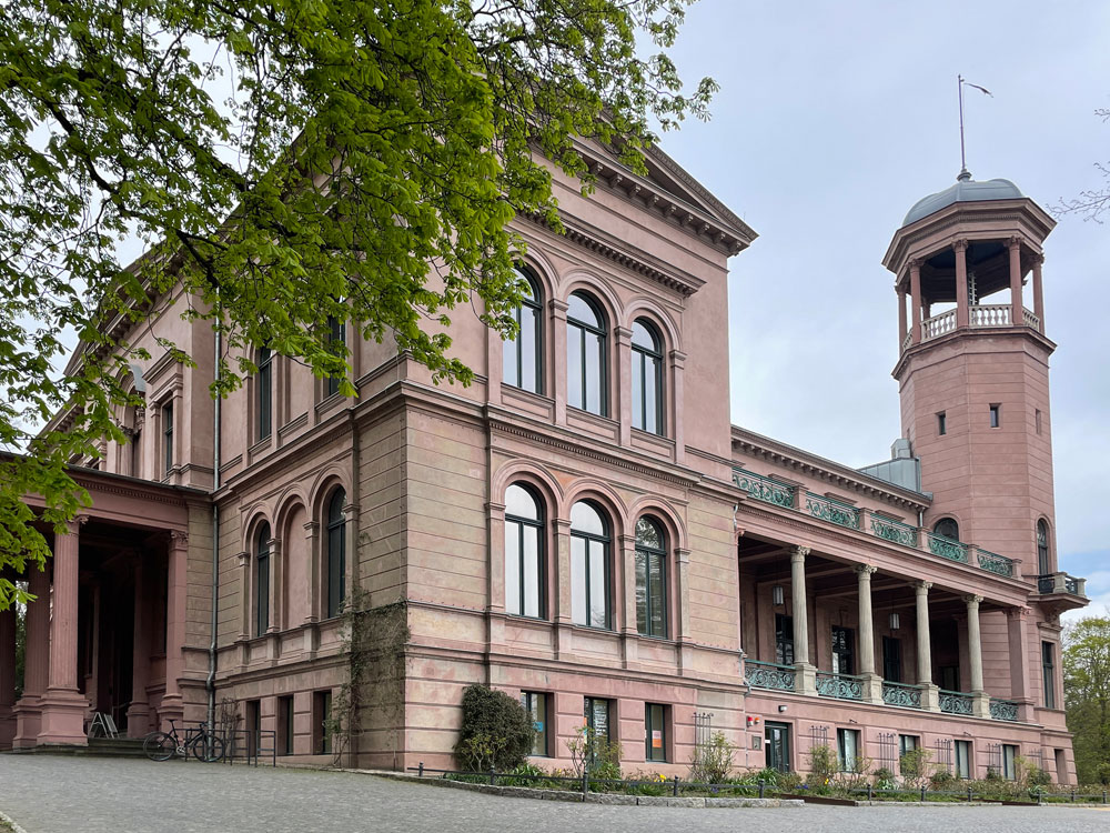 Lumen, schloss biesdorf, Sonja Alhäuser, Aljoscha, Deniz Alt, Emanuel Bernstone, Marc Bijl, Irina Birger, Sascha Boldt, Stephen Chambers, Sven Drühl, Marcus Eek, Thomas Fischer, Wineke Gartz, Daphne Glasmacher, Gregor Hildebrandt, Klaus Jörres, Elena Karakitsou, Hanna Mattes, Toshihiko Mitsuya, Jirka Pfahl, Römer + Römer, Femke Schaap, Sandra Schlipkoeter, Tracey Snelling, Veerle Thoben, Lukas Troberg, Atelier Van Lieshout, Jonas Vansteenkiste, Peter Vink, René Wirths, Sylvie Zijlmans & Hewald Jongenelis