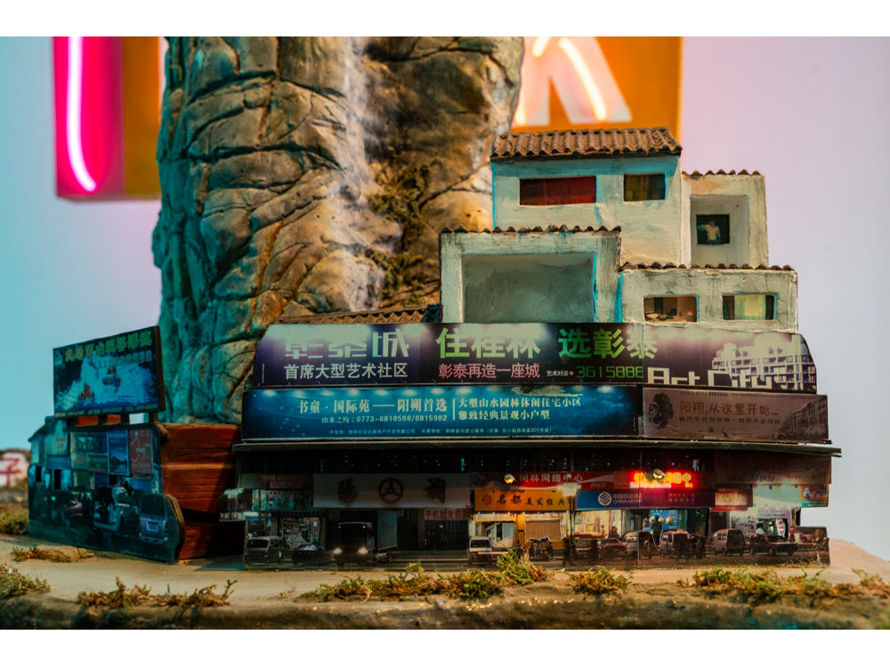 Lumen, Schloss Biesdorf, Sonja Alhäuser, Aljoscha, Deniz Alt, Emanuel Bernstone, Marc Bijl, Irina Birger, Sascha Boldt, Stephen Chambers, Sven Drühl, Marcus Eek, Thomas Fischer, Wineke Gartz, Daphne Glasmacher, Gregor Hildebrandt, Klaus Jörres, Elena Karakitsou, Hanna Mattes, Toshihiko Mitsuya, Jirka Pfahl, Römer + Römer, Femke Schaap, Sandra Schlipkoeter, Tracey Snelling, Veerle Thoben, Lukas Troberg, Atelier Van Lieshout, Jonas Vansteenkiste, Peter Vink, René Wirths, Sylvie Zijlmans & Hewald Jongenelis